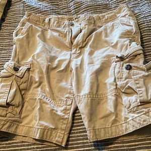 Old Navy brand size 34 light khaki men shorts cargo